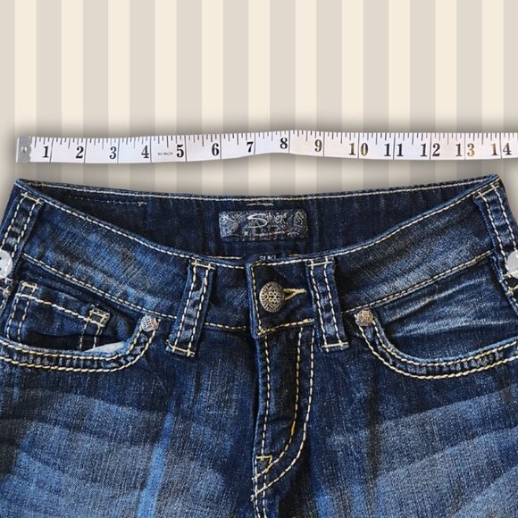 Secondhand Silver Denim longer shorts Size XS (Waist: 24”) - Picture 3 of 5